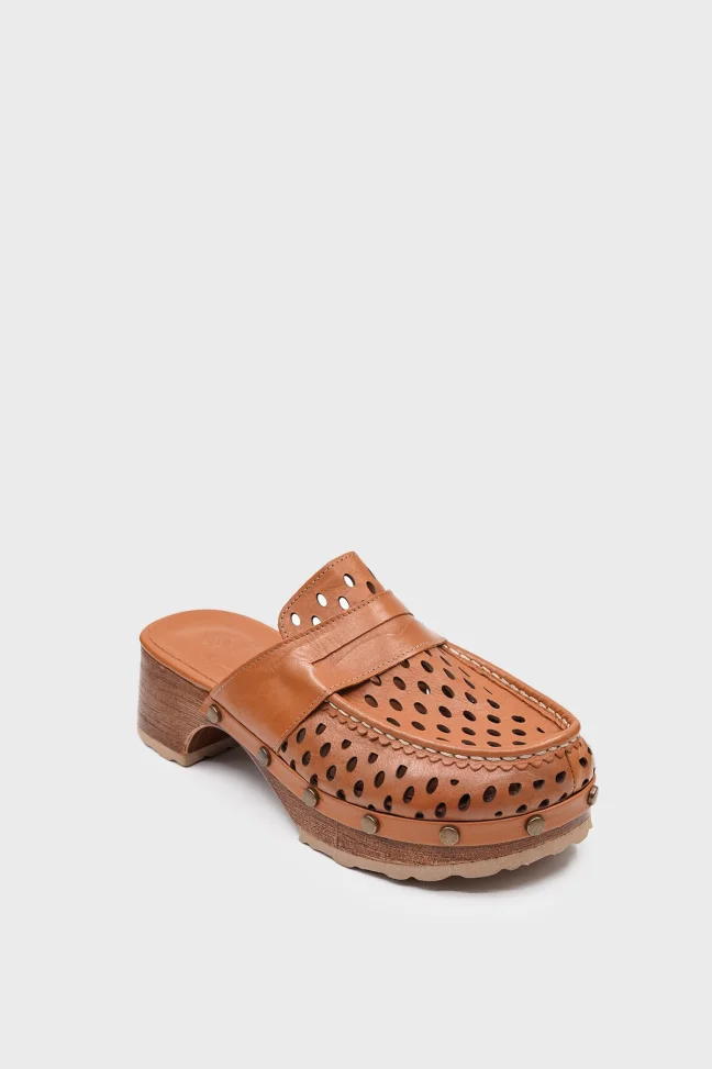 SKA-011 Tan Leather Women's Clogs